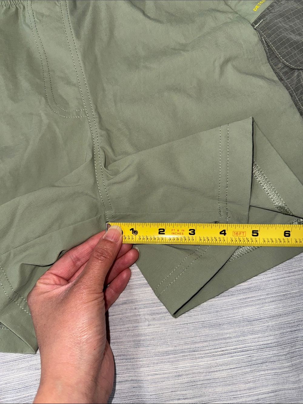 Lululemon Women’s Multi-Pocket Cargo High-Rise Hiking Shorts (5") in Olive Green - Picture 11 of 14